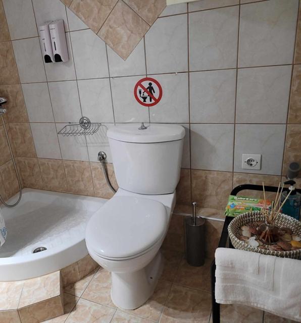 Marge Apt Arta Buitenkant foto